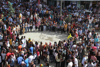 HDP barajı geçti, Türkiye halay yeri oldu